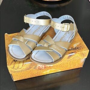 Salt Water Sandals girls size 10